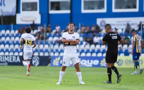 Olimpia remonta con un jugador menos a Sportivo Luque�o