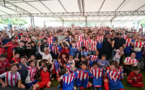 Autoridades inauguraron la Academia "La Juve" en Loma Pyt�.