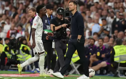 Vin�cius sigue sin renovar con el Real Madrid: �todo depende de su relaci�n con Xabi Alonso?
