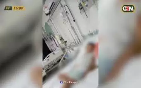 El ni�o lleg� en un bus de l�nea tras no contar con ambulancia en su comunidad.