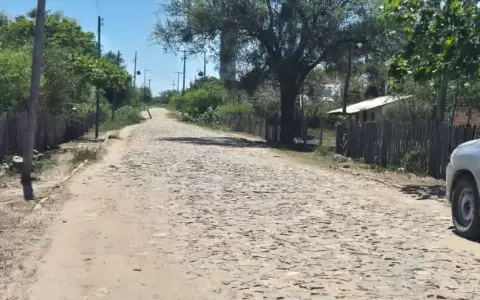 Calle vecinal de Fuerte Olimpo.