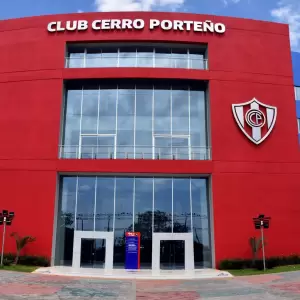 FIFA sanciona a Cerro Porte�o con inhibici�n para contratar por tres mercados de pases