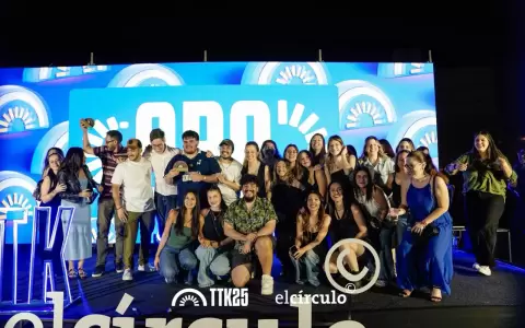 Premiaci�n a "La mejor idea del a�o" en los Premios Tatakua 2025.
