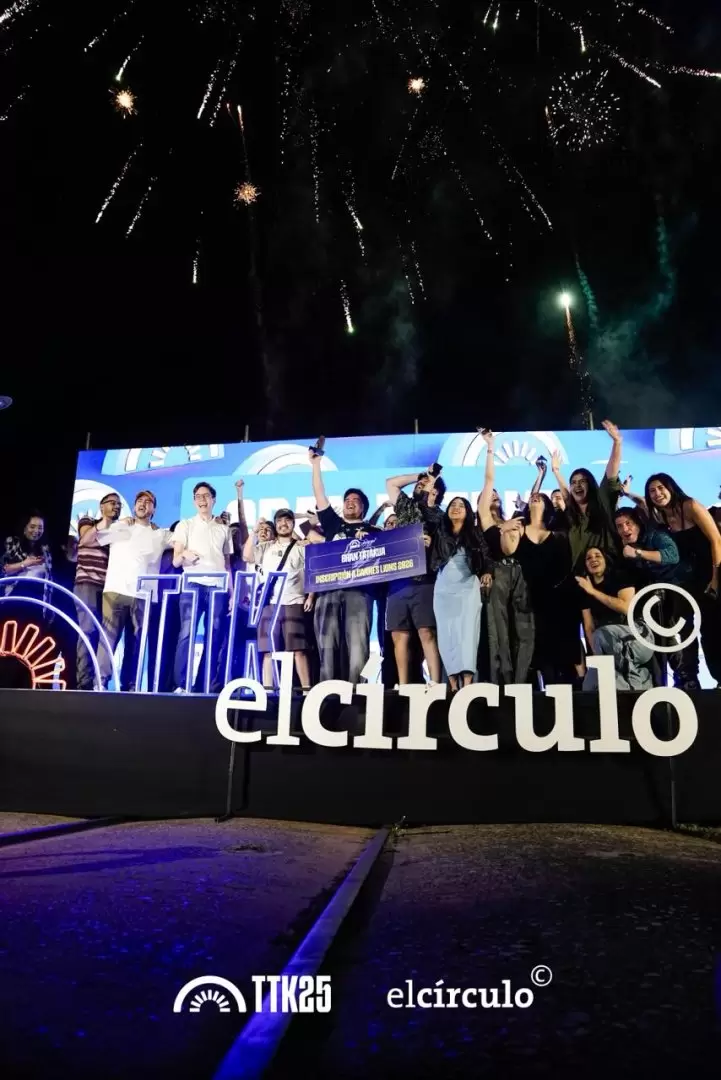 Premiaci�n a "La mejor idea del a�o" en los Premios Tatakua 2025.