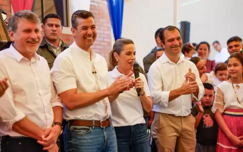 Santiago Pe�a, la primera Dama y otras autoridades.