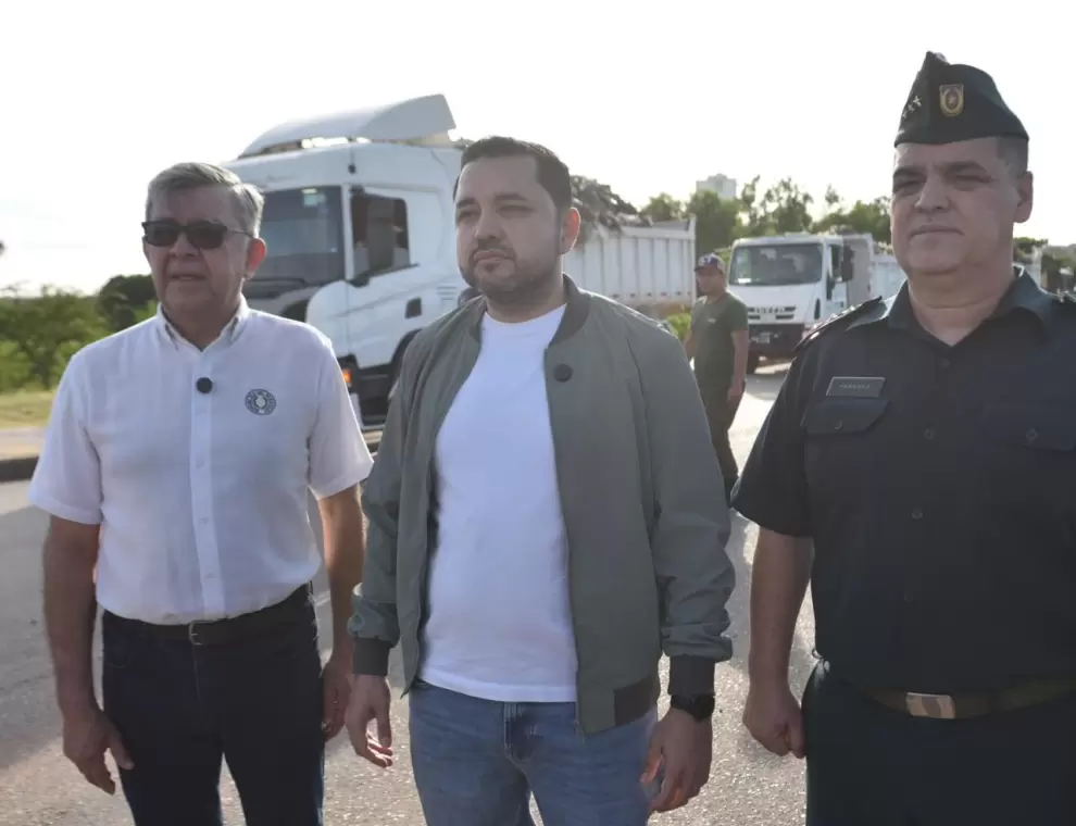 Nicolás Zárate,titular de la SEN; Luis Bello, intendente de Asunción y representante las Fuerzas Armadas. Foto: Gentileza.