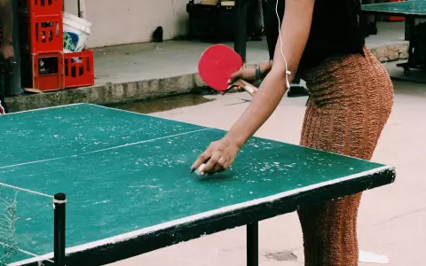 Queer Ping Pong, una jornada que fusiona el tenis de mesa con sesiones de m�sica electr�nica.
