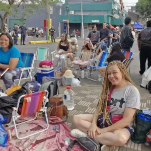 Amanecer por la Loba: fans de Shakira acamparon en inmediaciones de la Nueva Olla