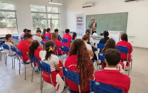 Charla brindada por el historiador Julio Cardozo.
