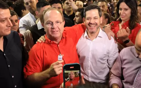 Camilo P�rez y Ra�l Latorre.
