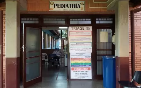 Familiares reaccionaron con violencia tras confirmarse la muerte del beb� en el Hospital Regional de PJC.