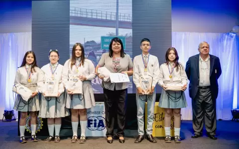 Estudiantes fueron premiados por sus producciones que promueven la conducci�n responsable.