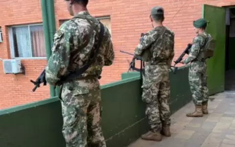 Seguridad reforzada en el Hospital Militar, donde Garc�a Troche permanece en UTI.