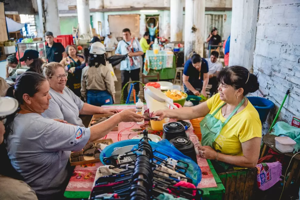 Acciones comunitarias contra la violencia hacia mujeres y niñas en el Mercado 4 y Cateura.