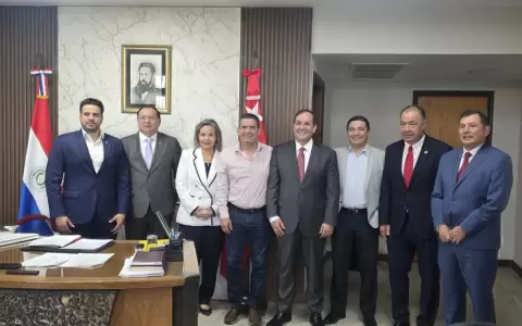 Sector de Hugo Vel�zquez respalda precandidatura de Arnaldo Samaniego.