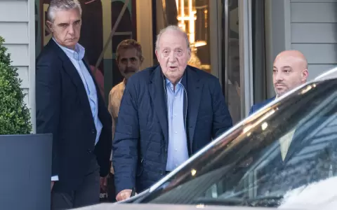 Rey em�rito Juan Carlos I (centro).
