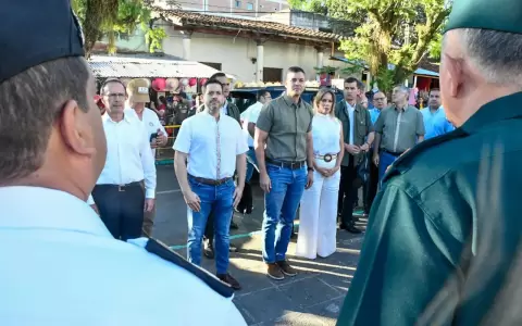 El presidente Santiago Pe�a llegando junto a otras autoridades.