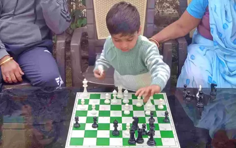 Un ni�o indio se clasifica en la FIDE de ajedrez con solo 3 a�os