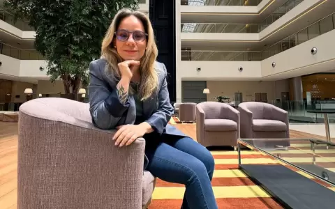 Nina Castro.