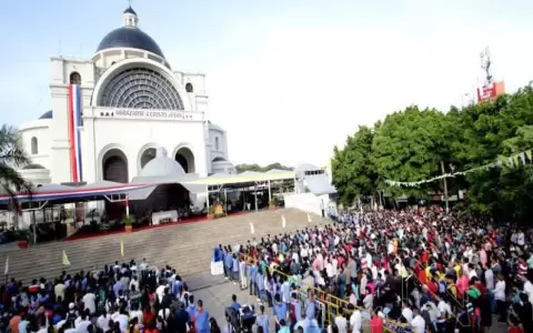 Caacup� vuelve a latir con la fe de miles de peregrinos