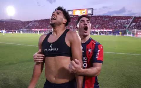 Estrena trofeo en su vitrina: �Cerro Porte�o es el supercampe�n de la temporada 2025!