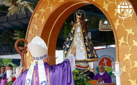 Homil�a en la v�spera del d�a de la Virgen de Caacup�.