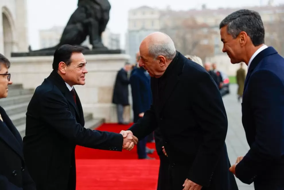 El presidente Santiago Pe�a lleg� a Hungr�a junto con la Primera Dama.