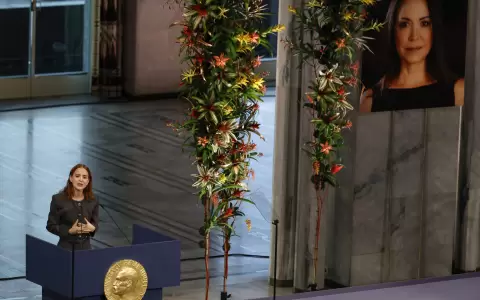Ana Corina Sosa, hija de Mar�a Corina Machado recibi� el premio Nobel de la Paz en representaci�n de su madre en Oslo.