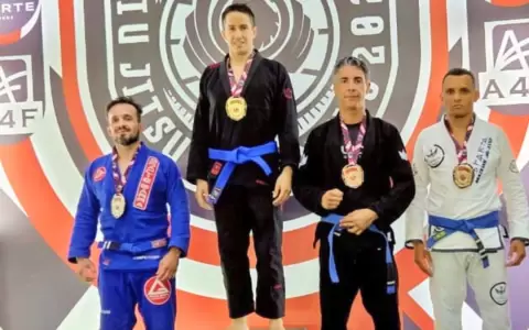 Luchador paraguayo se consagra campe�n mundial