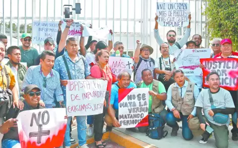 Periodistas de M�xico reclamando tanto inseguridad y exigiendo justicia.