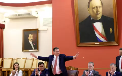 Cartes con gobernadores y dirigentes de Central en la ANR.