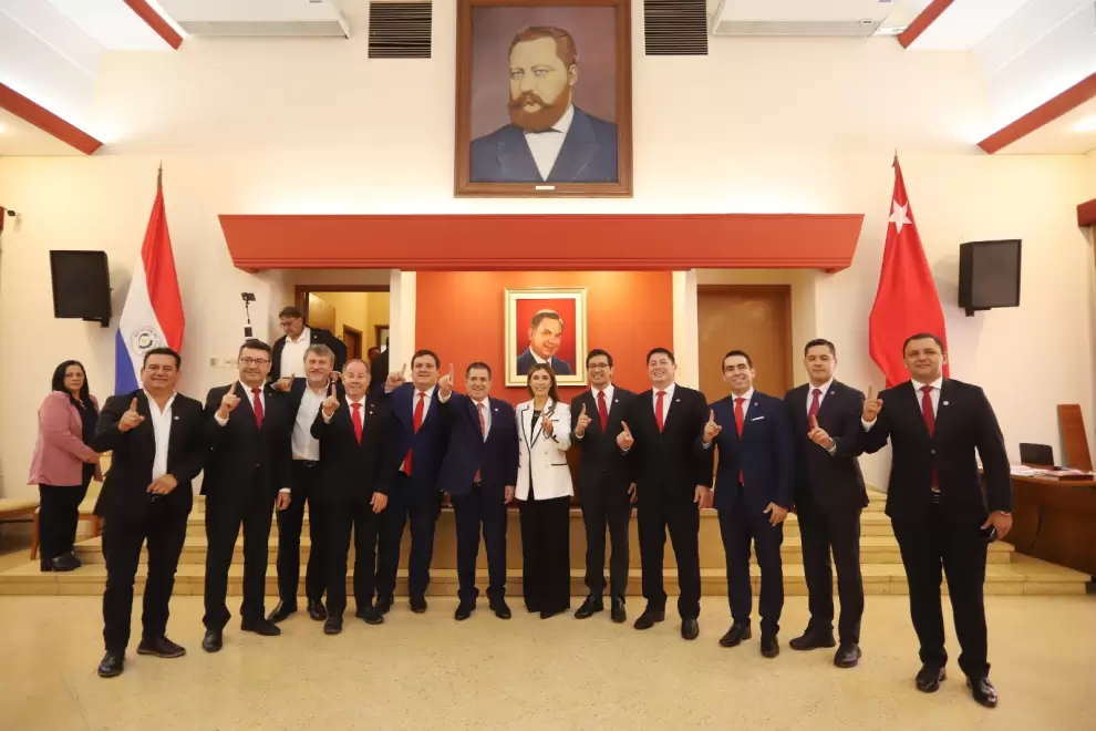 Cartes con gobernadores y dirigentes de Central en la ANR.