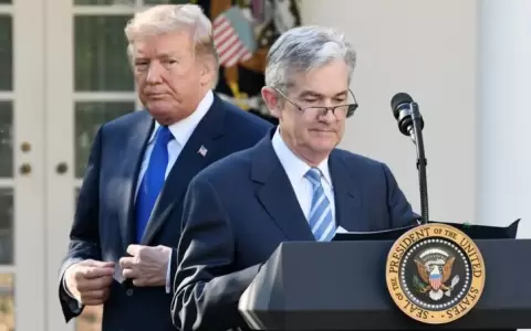 Trump descarta despedir a Powell a pesar de sus cr�ticas a la Fed: "�Por qu� har�a eso?".