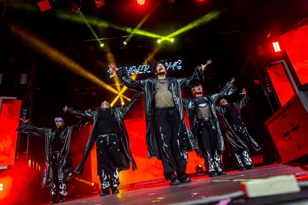 Puesta en escena de "Las Cazadoras K-Pop".
