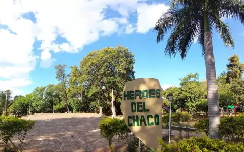 Plaza H�roes del Chaco, Aregu�.
