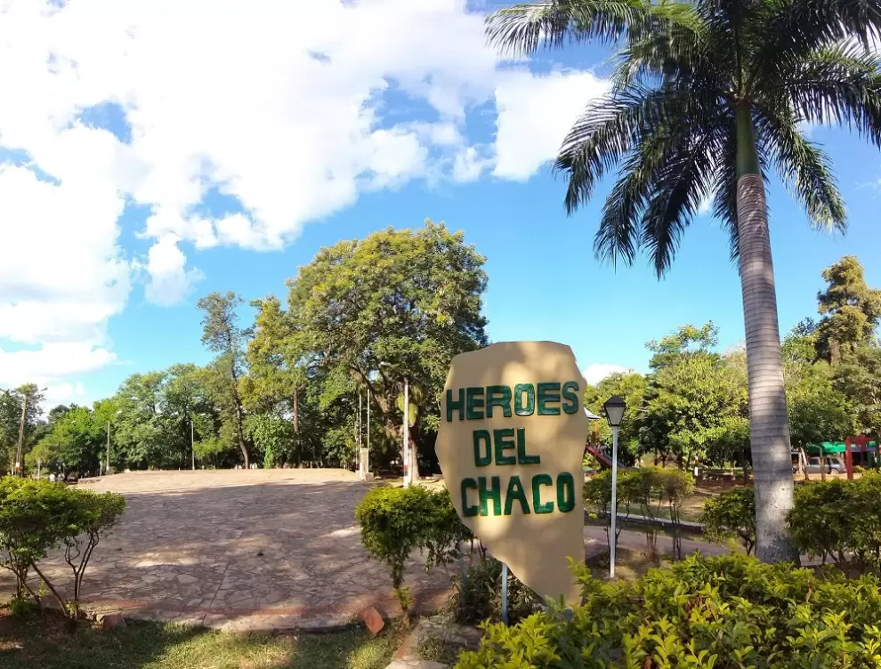 Plaza H�roes del Chaco, Aregu�.