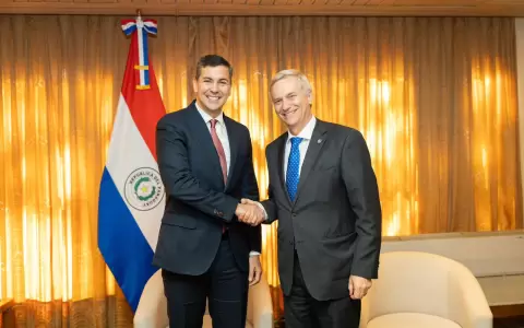 Santiago Pe�a con el nuevo presidente de Chile.