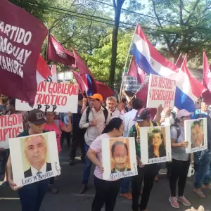 Manifestación frente al Poder Judicial contra reunión de ministros de la Corte
