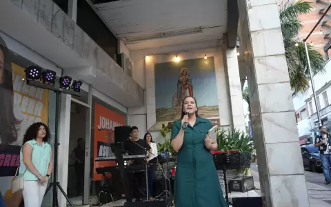 Johanna Ortega inaugura su centro de voluntarios en el centro hist�rico e invita a "reconstruir Asunci�n".