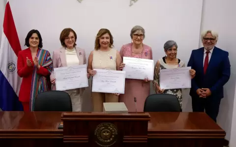 Adriana Ortiz,  Maribeth Brizuela, Luz Mar�a Bobadilla, Margarita Mir� Ibars, Erenia L�pez y An�bal Saucedo. Cortes�a