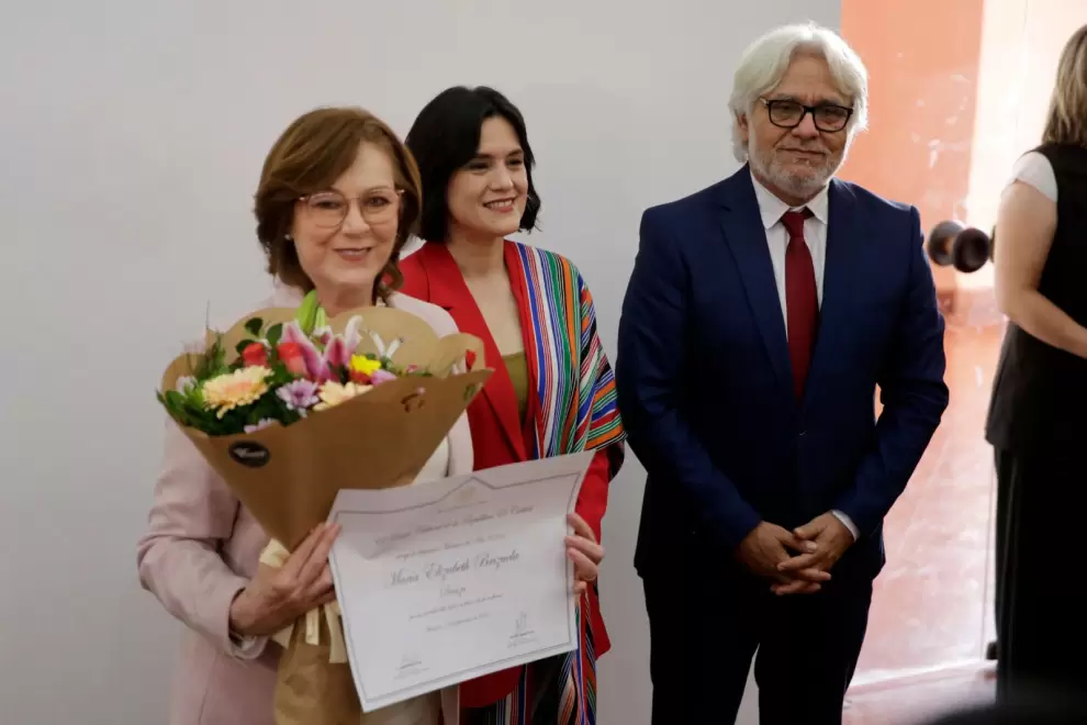 Reconocimiento a  Maribeth Brizuela  como Maestra del Arte en Danza. Cortes�a