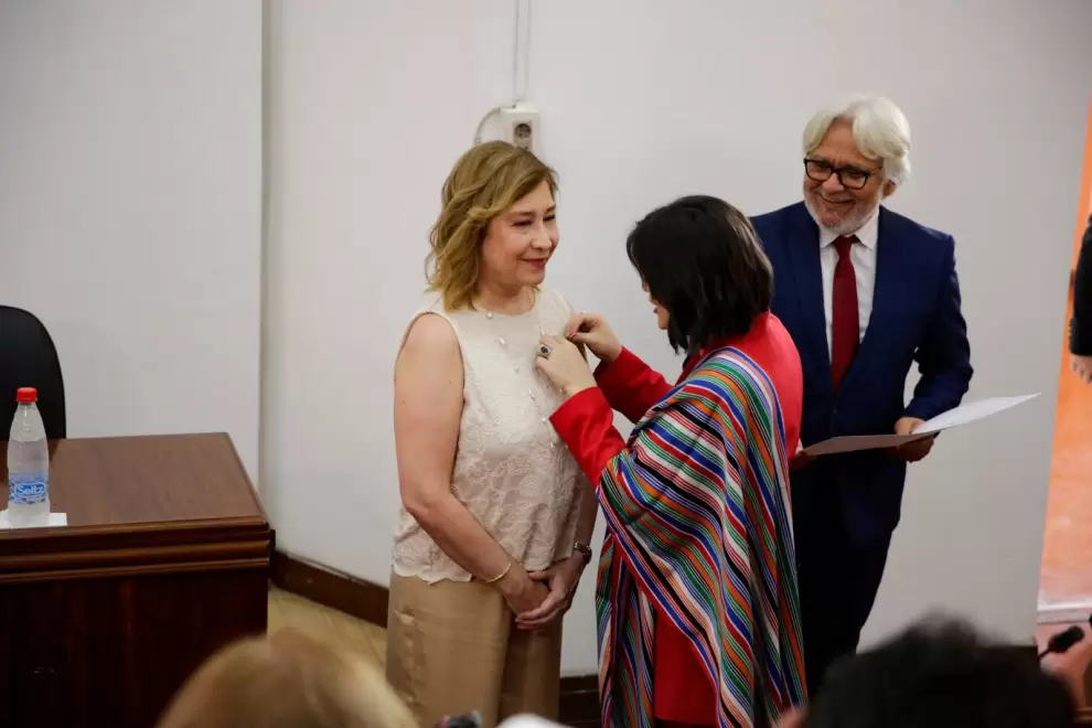 Reconocimiento a Luz Mar�a Bobadilla como Maestra del Arte en M�sica. Cortes�a