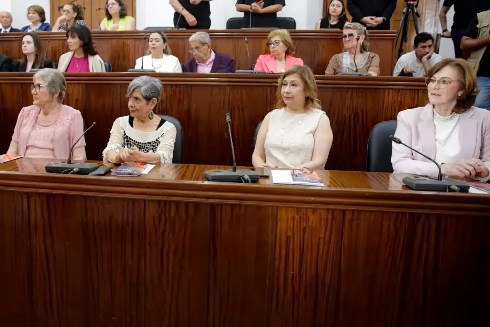 Margarita Mir�, Erenia L�pez, Luz Mar�a Bobadilla y Maribeth Brizuela. Cortes�a