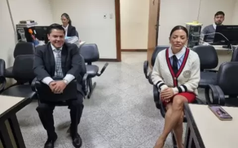 Marly Figueredo con su abogado.