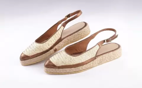 Zapatos elaborados con karanda'y.