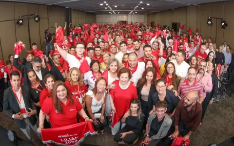 Lilian Samaniego lanza su precandidatura.