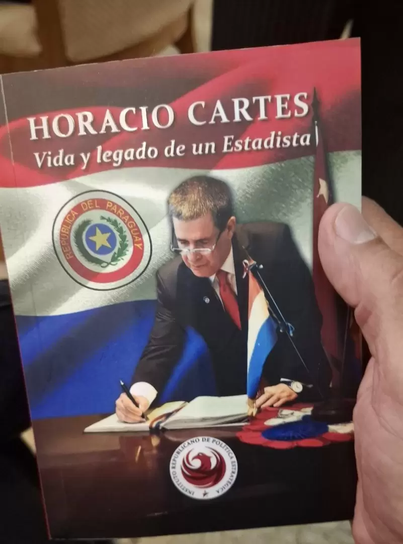 Presentan libro sobre Cartes.