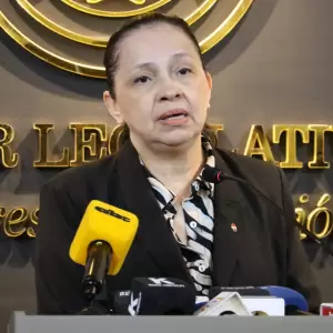 Yolanda Paredes acusa al cartismo de impulsar senaduría vitalicia para beneficiar a Cartes y Nicanor