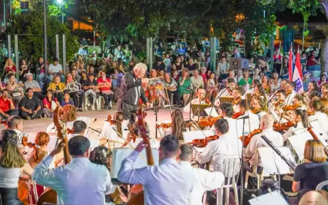Reapertura oficial de la Plaza Naciones Unidas se realiz� en medio de festejos, entre vecinos, familiares y allegados.