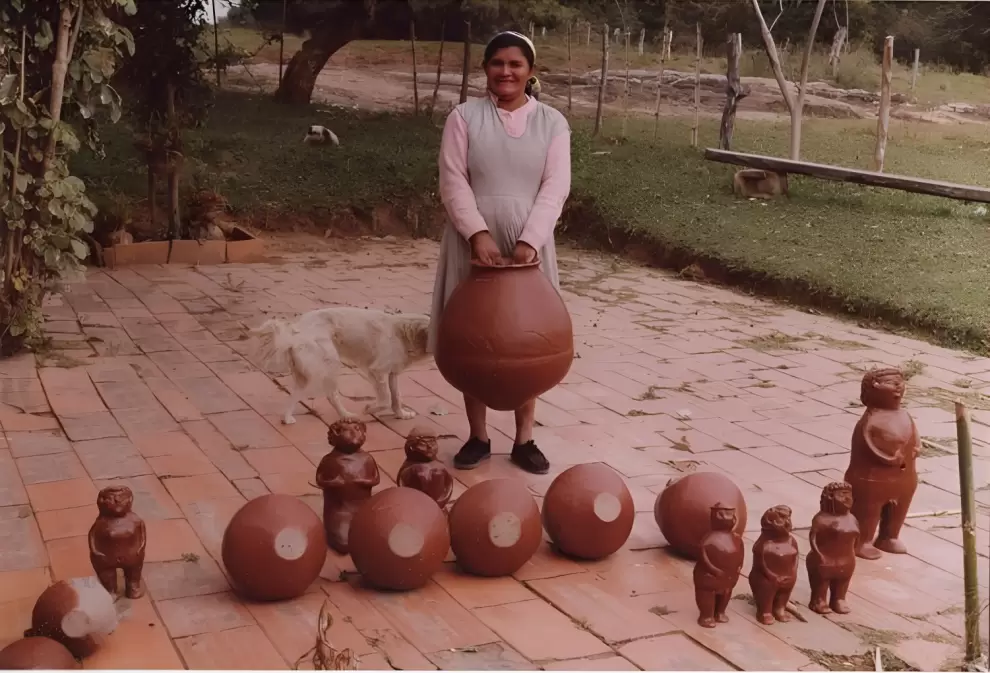 Julia Mercedes Areco de Noguera, madre de las 6 artistas.